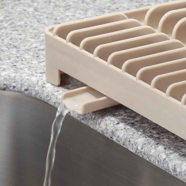InterDesign / Clarity Compact Dish Drainer with Swivel Spout (100676) InterDesign / Clarity Compact Dish Drainer with Swivel Spout (100676)